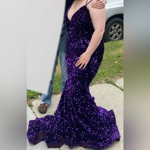 Wore It Once. Don’t Want It To Sit & Rod A Way. Got it in a large- Size 9-10.